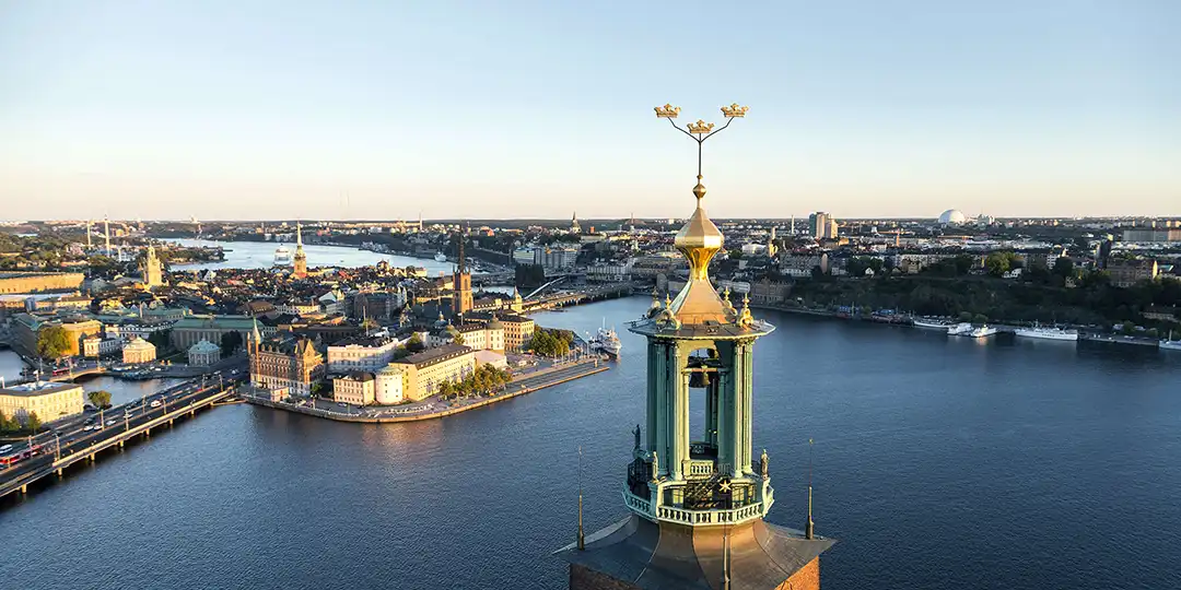 puff_vem_kan_stalla_ut For exhibitors: View of Stockholm City Hall and the Old Town from above – symbolising international meetings and business opportunities at Stockholmsmässan.